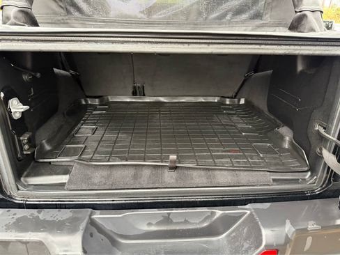 Used 2021 Jeep Wrangler Unlimited Rubicon w/ Xtreme Recon 35" Tire Package image 13