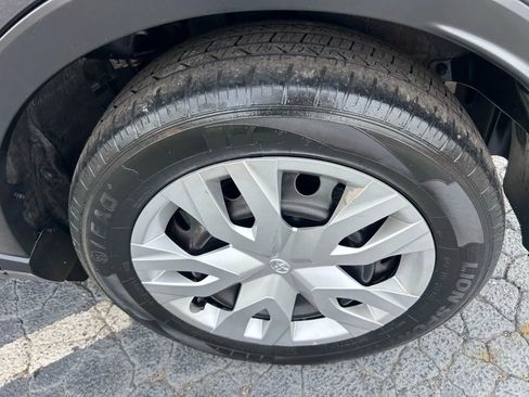 Used 2021 Toyota C-HR LE image 32