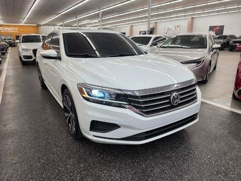 Used 2021 Volkswagen Passat 2.0T SE FWD image 3