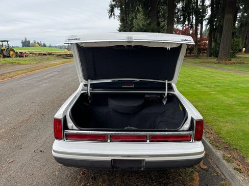 Used 1996 Lincoln Town Car Signature image 31