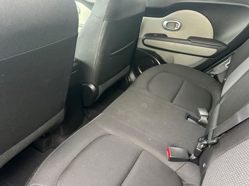 Used 2019 Kia Soul + image 4