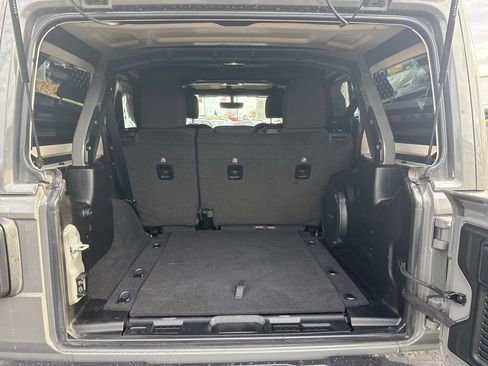 Used 2022 Jeep Wrangler Unlimited Sport image 23