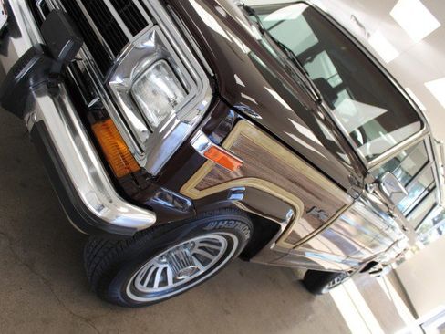 Used 1989 Jeep Grand Wagoneer image 15