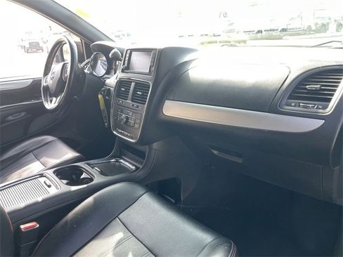 Used 2019 Dodge Grand Caravan GT image 27