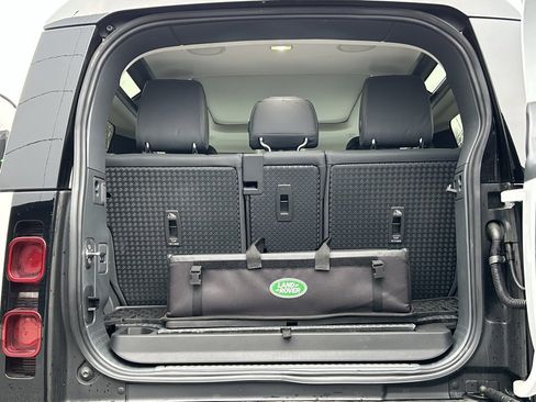 Used 2024 Land Rover Defender 90 X-Dynamic SE image 27