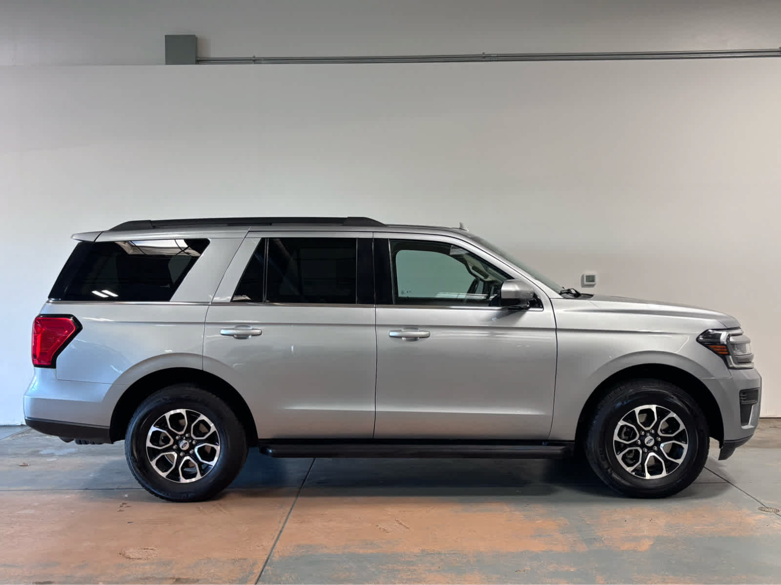 Used 2024 Ford Expedition XLT AWD/4WD image 6