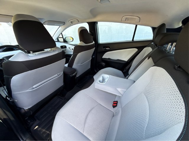 Used 2020 Toyota Prius LE FWD image 32