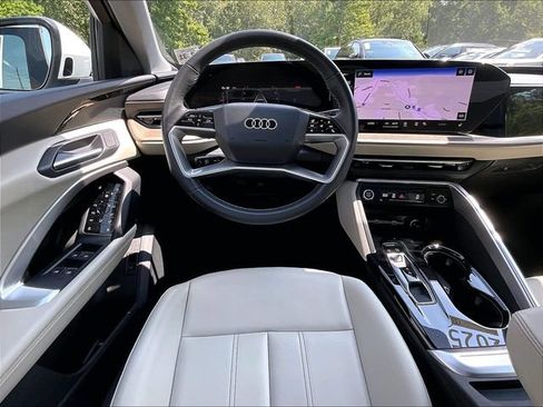 Certified 2025 Audi Q5 Premium w/ Convenience Package AWD/4WD image 13