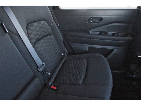 Used 2023 Nissan Pathfinder SV image 15