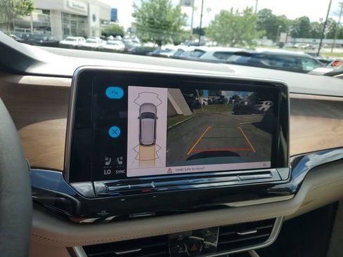 Certified 2025 Volkswagen Atlas SE w/ Panoramic Sunroof Package FWD image 23