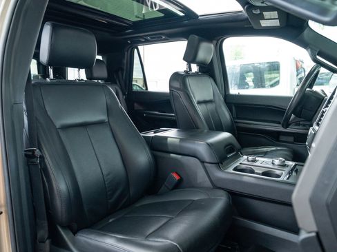Used 2020 Ford Expedition XLT w/ Equipment Group 202A AWD/4WD image 19