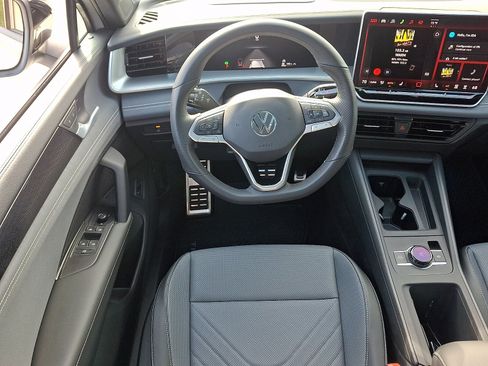 Used 2026 Volkswagen Tiguan SE R-Line AWD/4WD image 11