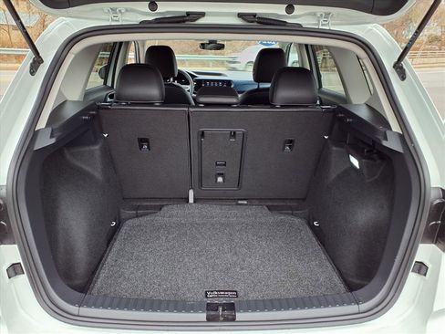 Used 2024 Volkswagen Taos SE w/ Black Wheel Package image 8