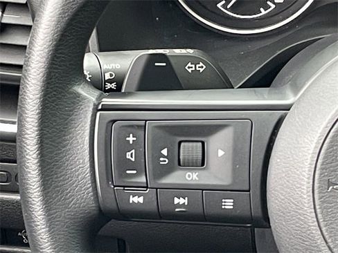 Used 2023 Nissan Rogue S image 13