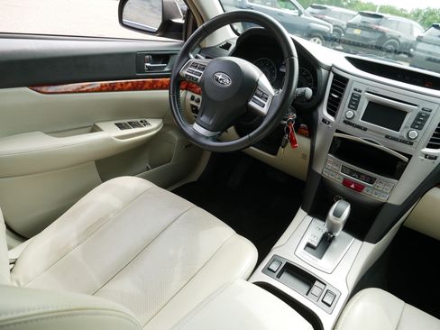 Used 2012 Subaru Outback 2.5i Limited w/ Moonroof Pkg AWD/4WD image 9