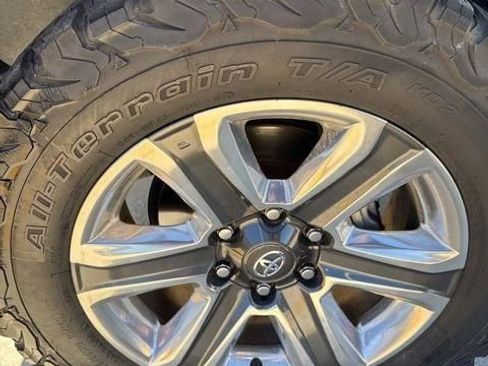 Used 2022 Toyota Tacoma TRD Off-Road image 23