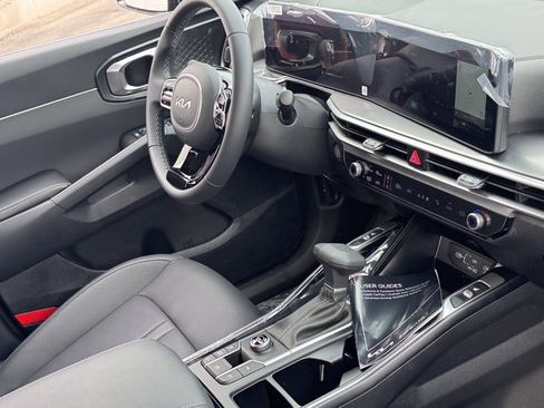 New 2025 Kia Sorento S image 11