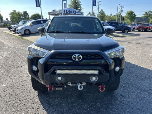 Used 2015 Toyota 4Runner SR5 AWD/4WD image 8