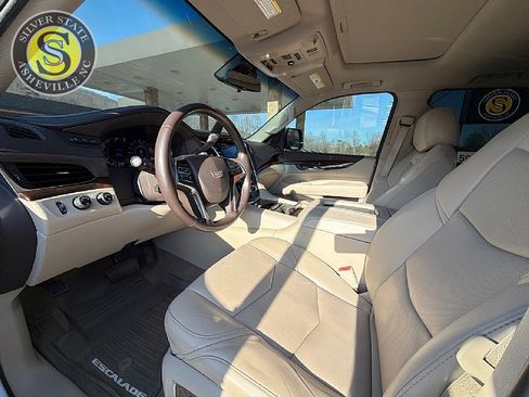 Used 2017 Cadillac Escalade Luxury image 11