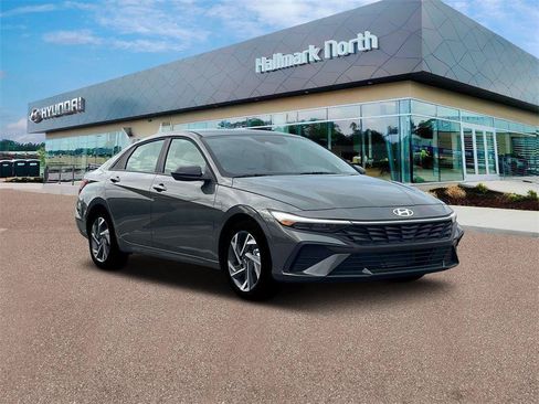 New 2025 Hyundai Elantra Sport FWD image 11