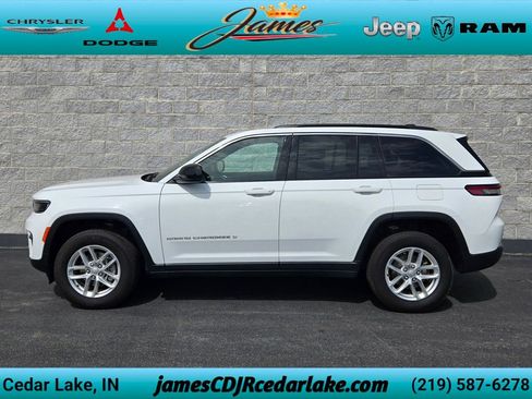 Used 2024 Jeep Grand Cherokee Laredo X w/ Luxury Tech Group I AWD/4WD image 2