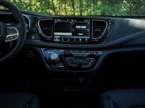 New 2026 Chrysler Pacifica Select image 18