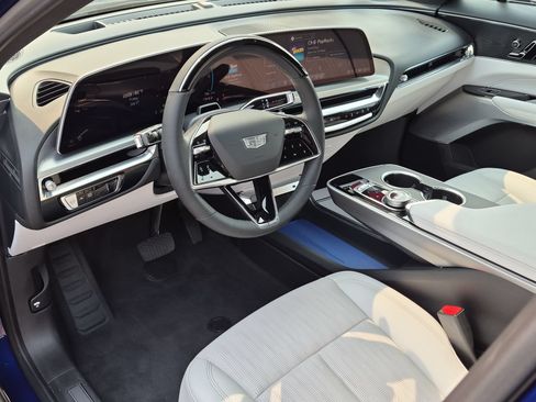 Certified 2024 Cadillac Lyriq Luxury AWD/4WD image 9