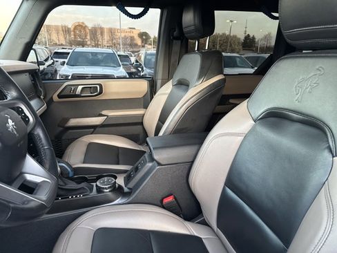 Used 2023 Ford Bronco Wildtrak image 5