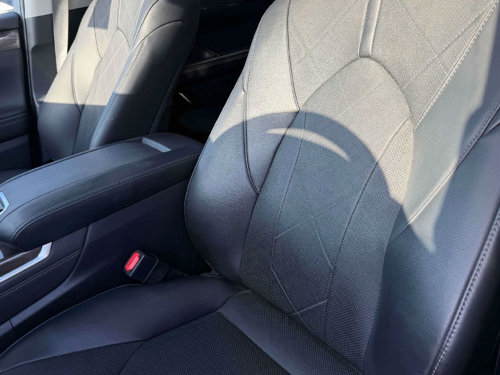 Used 2023 Toyota Highlander Platinum FWD image 29