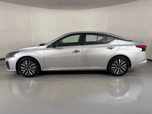 Used 2024 Nissan Altima 2.5 SV FWD image 5