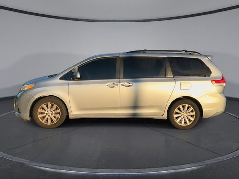 Used 2012 Toyota Sienna XLE AWD/4WD image 5