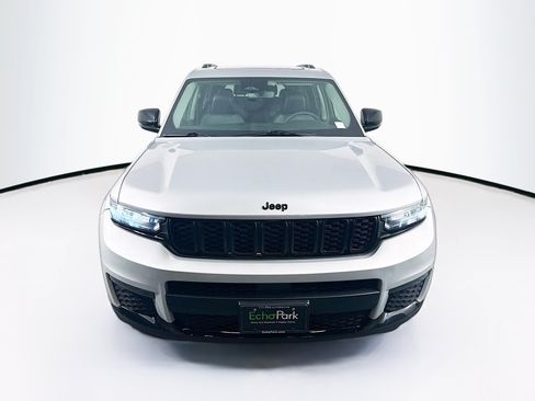 Used 2023 Jeep Grand Cherokee L Limited w/ Black Appearance Package AWD/4WD image 2