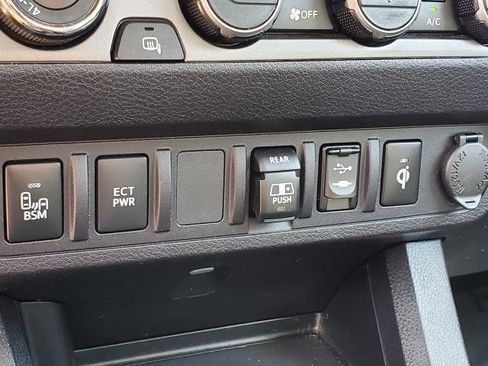 Used 2019 Toyota Tacoma TRD Sport image 31