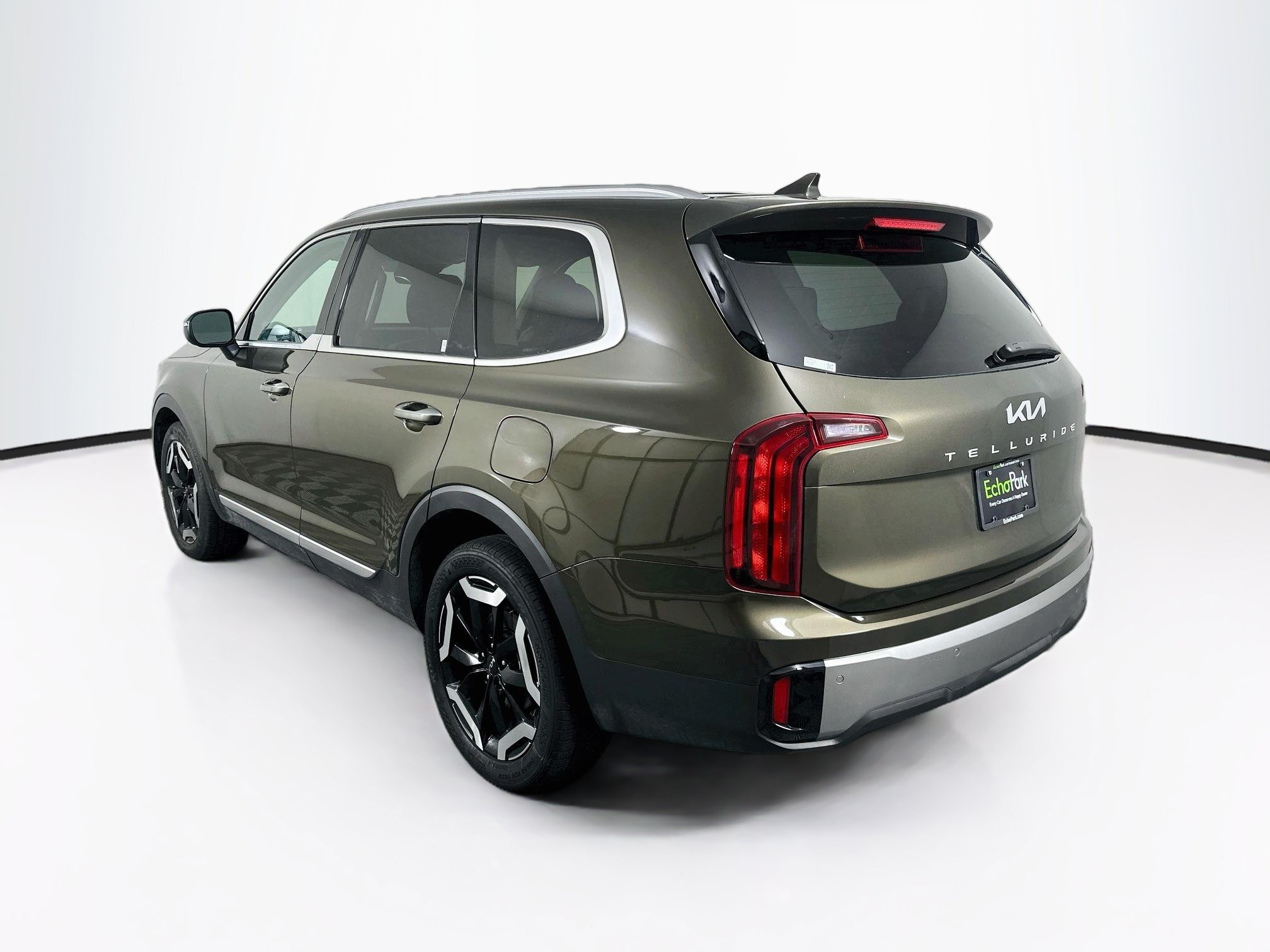 Used 2025 Kia Telluride S FWD image 5