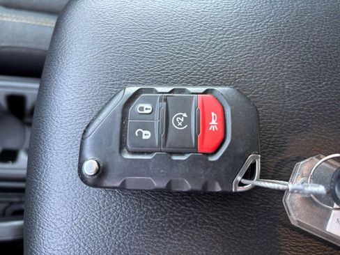 Used 2025 Jeep Wrangler Unlimited Sahara AWD/4WD image 24