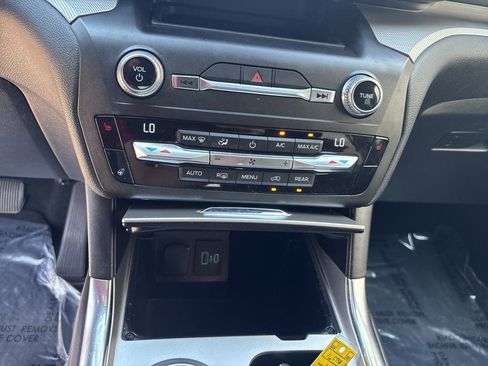 Used 2020 Ford Explorer XLT w/ Equipment Group 202A image 20