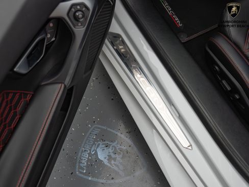Used 2017 Lamborghini Huracan LP 580-2 image 25
