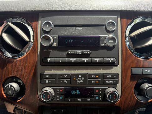 Used 2011 Ford F250 Lariat w/ Lariat Interior Pkg AWD/4WD image 20