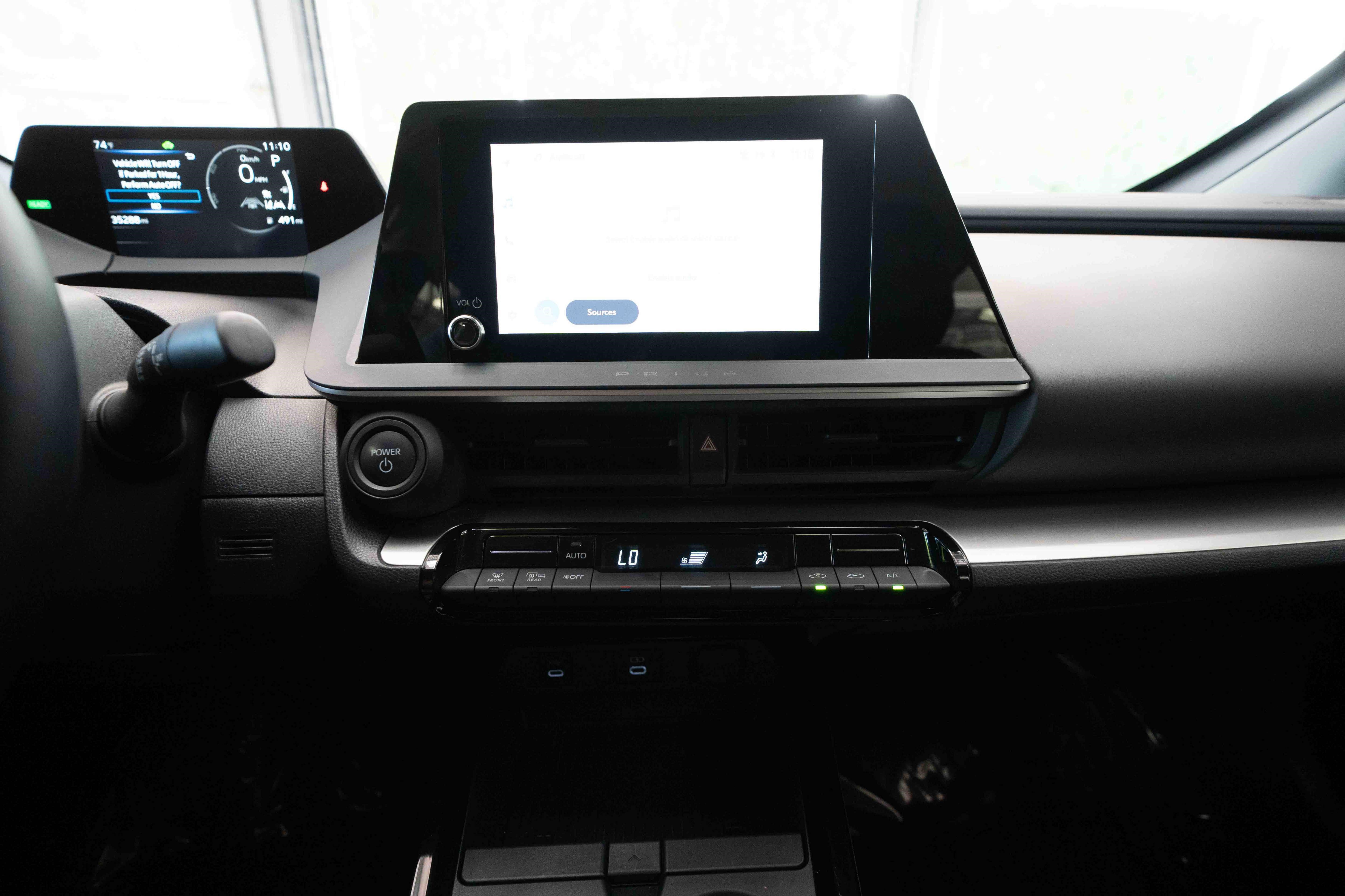 Used 2025 Toyota Prius LE FWD image 17