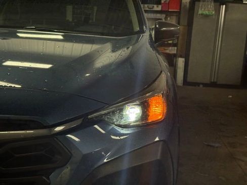 Used 2024 Subaru Crosstrek 2.0i Premium image 3