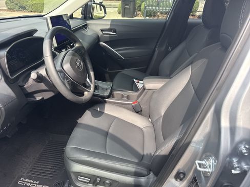Used 2026 Toyota Corolla Cross XLE w/ Convenience Package FWD image 16