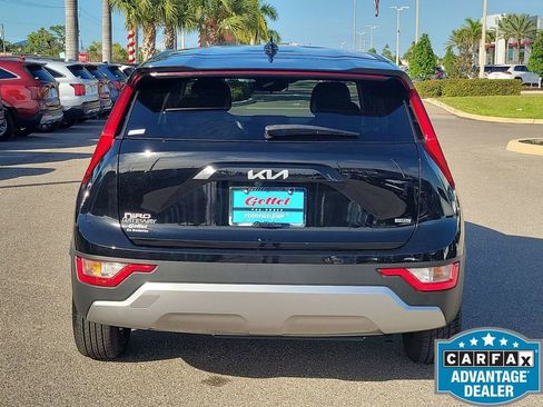 Used 2023 Kia Niro LX image 7