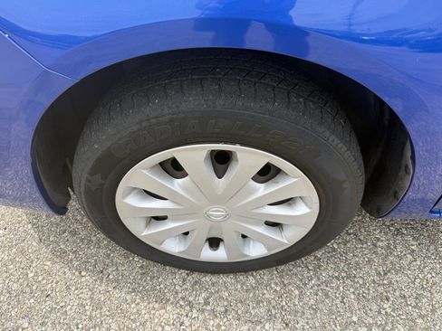 Used 2017 Nissan Versa SV FWD image 10