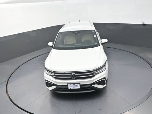 Used 2023 Volkswagen Tiguan SE AWD/4WD image 15