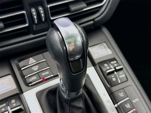 Used 2021 Porsche Macan image 21