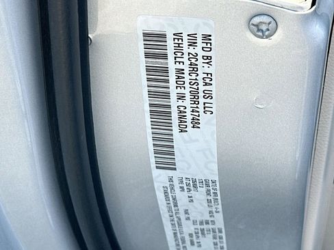 Used 2024 Chrysler Pacifica Limited FWD image 32