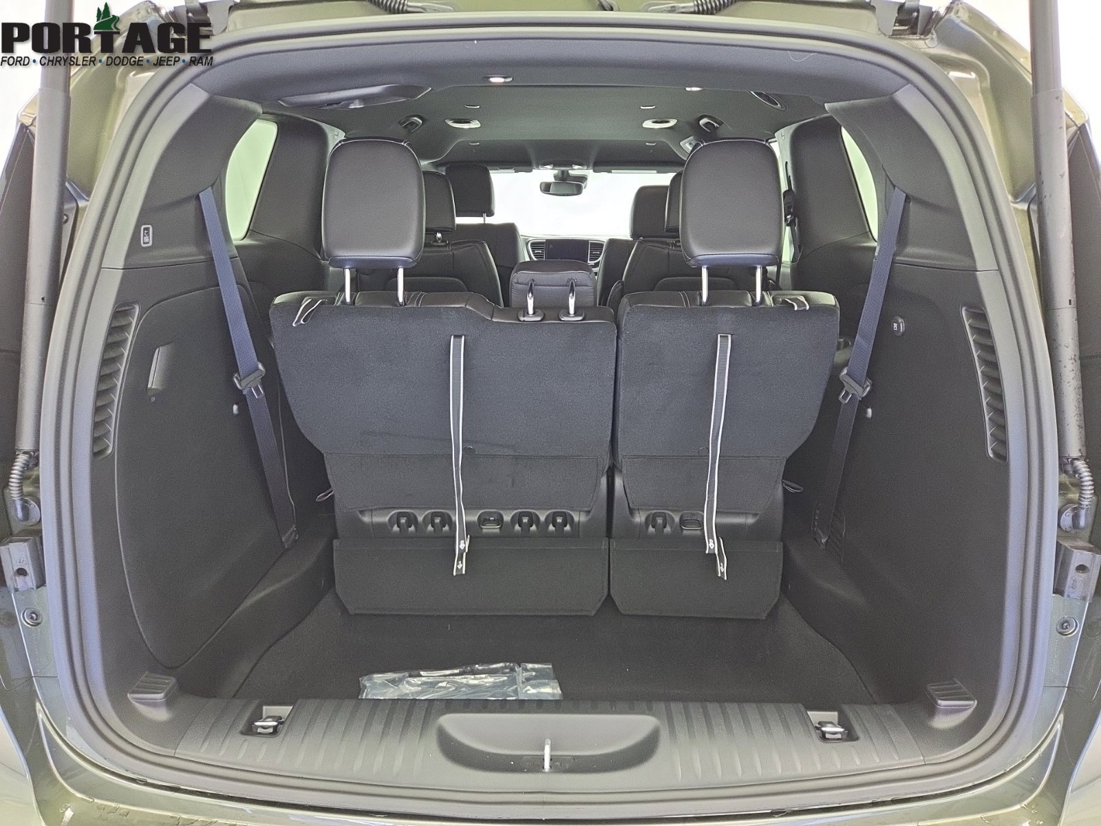 New 2027 Chrysler Pacifica Select AWD/4WD image 36