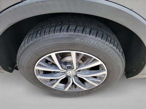 Used 2020 Volkswagen Tiguan SE image 12