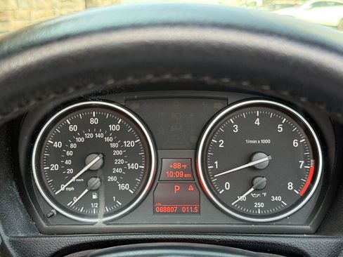 Used 2013 BMW 335i Convertible RWD image 22