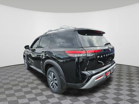 Certified 2025 Nissan Pathfinder SL image 16